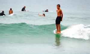 Groms free-surfing at the Noosa Festival 2023